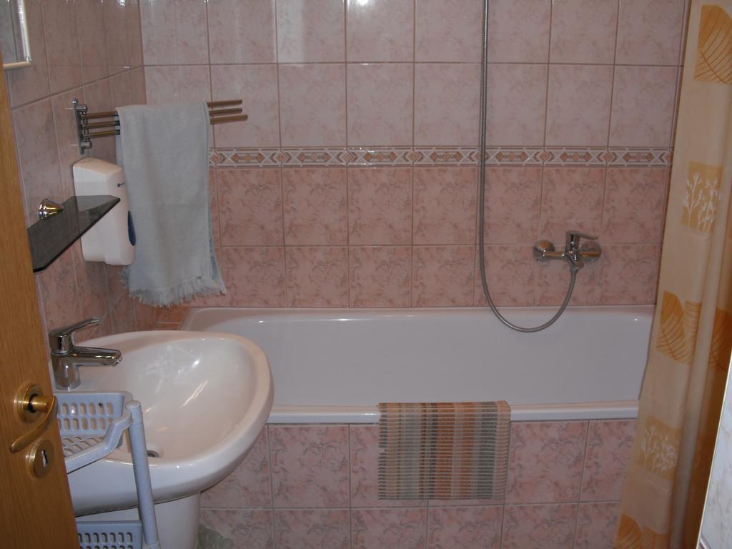 Aba Es Andrea Apartmanok Sárvár Kamer foto