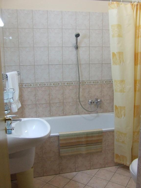 Aba Es Andrea Apartmanok Sárvár Kamer foto